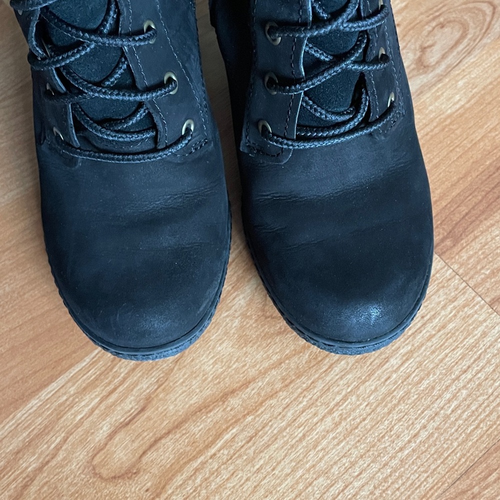 Timberland Heeled Lace-Up Nubuck Boots - Picture 4 of 9